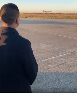 Niccolò è atterrato in Italia a bordo di un aereo militare